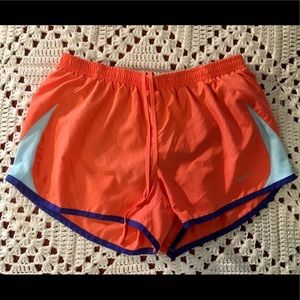 🐯Orange Nike shorts🐯